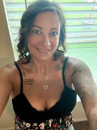 I like playing games like this when I'm traveling and don't have WiFi !  FINALLY GOT HER TO SAY “I do” 😉😉 lol I was romancing everyone trying not  to get caught