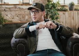 This is the official page of roland sallai insta: Megszolalt Curtis Uj Baratnoje Mar Lassan Fel Eve Hogy Szeretjuk Egymast Magyar Elektronikus Lexikon A Legfrissebb Hirek Informaciok Es Osszefoglalok