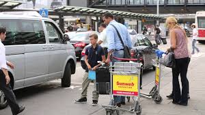 Maybe you would like to learn more about one of these? Badr Hari Met Estelle Cruijff En De Kinderen Youtube