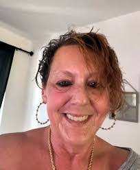 Michele Larkin's Instagram, Twitter & Facebook