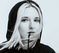 MARIÉE PLEINE DE GRÂCE