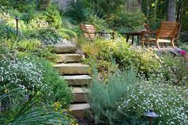 50 idees en images pour amenager un jardin comme un pro decorations pour la maison sloped garden garden steps backyard landscaping