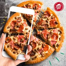 Pizza Hut Venezuela Social Media Design Jwt Ccs On Behance In 2020 Food Advertising Food Poster Design Pizza Hut