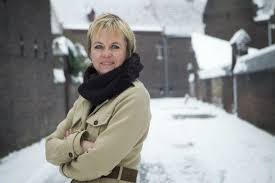 Annemie struyf (schoten, 4 februari 1961) is een belgische journaliste en moeder van vijf kinderen. Annemie Struyf Heeft Opnieuw Een Vriend Metro