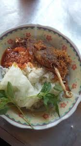 Terdapat banyak varian resep bebek goreng, tergantung dari jenis bahan pelengkap, seperti sambal hijau, sambal mangga, sambal nanas dan lain sebagainya. Bebek Goreng Ayam Goreng Cabang Purnama Gubeng Surabaya Lengkap Menu Terbaru Jam Buka No Telepon Alamat Dengan Peta