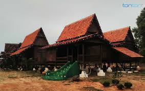 Balqis village houses a number of malay wooden house that was given a contemporary twist. Berkampung Macam Vip Bersama Tonton Di Desa Balqis Melaka Mawardi Yunus
