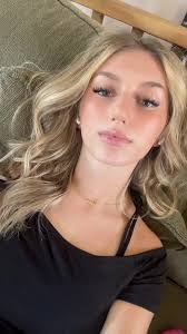 Savannah Connell's Instagram, Twitter & Facebook