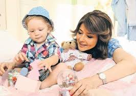 Ar fi minunat sa putem spune ca toata lumea ar trebui sa adopte un copil abandonat si sa salveze in felul acesta destinul unui suflet nevinovat. Romania MondenÄ 5 Vedete Care Au Adoptat Copii Divertisment Vedete Eva Ro