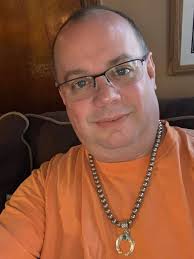 Nico Hoon with a picture that Danny Clinch took of Shannon Hoon in the 90s.  Danny hid the frame in Amsterdam recently, and it was found by a fan. 🖼  #BlindMelon #DCxTreasurehunt #