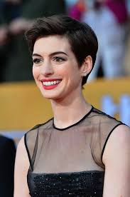 Anne hathaway was willing to suffer for her art when she took on the movie role of a desperate prostitute. Anne Hathaway Short Hair Anne Hathaway And Jim Sturgess On The Set Of One Day Shooting On Location In The Romantic City Of Paris