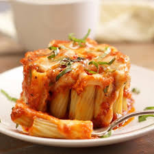 Rigatonis A La Sauce Tomate Dans Une Tasse Recettes Ma Fourchette Rigatoni Pasta Pasta Pie Rigatoni Pasta Pie