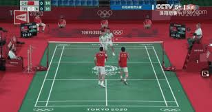 羽毛球最近又在火柴人之間流行起來啦！手癢的玩家可以偷偷化身為 10 名選手中的一員，與電腦或是邀上現實中的好友，來場暢快淋漓的歡樂比賽嘍！遊戲基本設定為 7 分制，但玩家若想更快或玩得更久，也可以自由調整為 5 或 9 分！ O70df7 Etwxpem