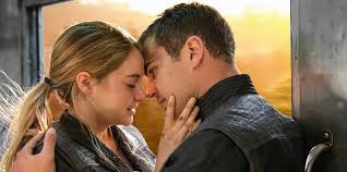 Born in san bernardino, california, and raised in simi valley. Kinostart Divergent Die Bestimmung Posterwechsel Im Madchenzimmer Taz De
