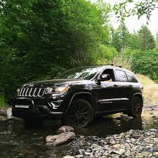 201x Jeep Grand Cherokee With Bull Bar And Light Bar Jeep Grand Cherokee Jeep Grand Jeep Grand Cherokee Srt