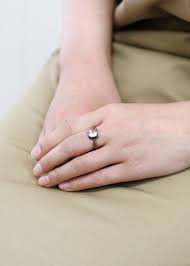 10本の指には意味がある 指輪をつける位置で なりたい自分になれるかも キナリノ 指輪 意味 指輪 人差し指 指輪