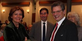 Um bereits aufgetauten impfstoff nicht wegwerfen zu müssen, ließ sich hennefs bürgermeister mario dahm kurzerhand impfen. Malu Dreyer Stellvertretende Spd Vorsitzende Bei 100 Jahr Feier Der Hennefer Spd Zu Gast Kolnische Rundschau