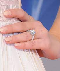 Hannah Davis Flaunts Her Huge Engagement Ring From Derek Jeter On The Cmas Red Carpet See The Pics Huge Engagement Rings Hannah Davis Engagement Rings