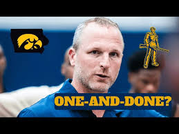 Should He Stay or Should He Go? Darian DeVries Could Leave WVU Basketball &  Head Back Home to Iowa