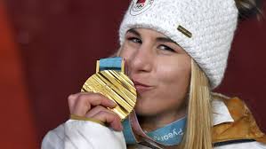 Je českou hrdinkou, dvojnásobnou olympijskou vítězkou. Ester Ledecka Kdo Je Tajemny Pritel Zlate Sampionky Drevorubec Ze Svycarska Blesk Sport