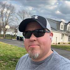 Suspicious car checking activity in Maroa at night