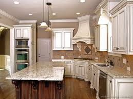 Antique white kitchen cabinets can create a dreamy vibe in your kitchen and are a great way to calm a usually hectic space. Antique White Kitchen Cabinets You Ll Love In 2021 Visualhunt