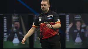 Welcome to the premier league darts fan page. Premier League Darts Night Six Sees Van Den Bergh Top Table Online Darts