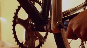 The new omnium track crankset is the first external bearing track crank in the world. How To Install Sram Omniums Youtube