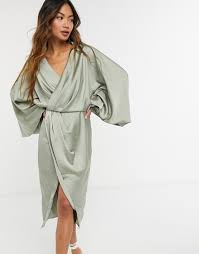 Robe style bardot avec dos ouvert. Asos Design Robe Chemise A Manches Ballon Et Dos Ouvert En Satin Olive Asos