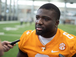 Byron Young: Tennessee football linebacker in photos