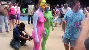 Stunning designs were on display at the second day of the bodypainting festival in klagenfurt, austria. Live Body Painting In New York Video Dailymotion