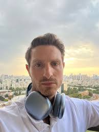 Eli Albrecht's Instagram, Twitter & Facebook