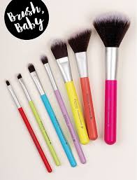 Ich stelle euch einige basic make up pinsel vor und erkläre euch wofür man sie benutzt! Benecos Unser Veganes Make Up Pinsel Einmaleins