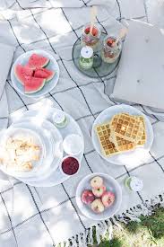 Picknick ideen ★ wir geben ihnen tipps zu einfachen rezepten, deko, zubehör und location inklusive checkliste. Sommerliches Picknick Im Garten Schon Bei Dir By Depot