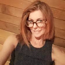 Just wanting to put this out there: Amanda Connelly of Luscious Looks Hair  Salon in Fenton is a great colorist/cut for hair. She is the best. I  recommend her to anyone. Men