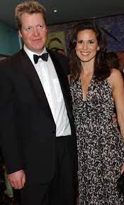 Frances later married peter shand kydd and on 14 july 1976, lord spencer married raine, countess of dartmouth, the former wife of the 9th earl. The Aristo Cad Why Does Earl Spencer Treat His Women So Badly Daily Mail Online