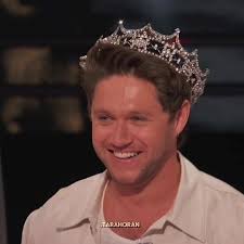 Niall Horan Fans Missing Train