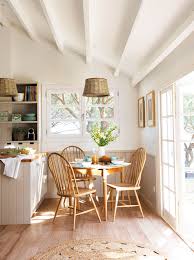 Existe otra tendencia dentro de las cocinas rústicas que consiste en incorporar algunos toques al fondo una zona de estar con sofá circular y mesa de madera y cristal. Mesa Redonda Cocina Rustica Novocom Top