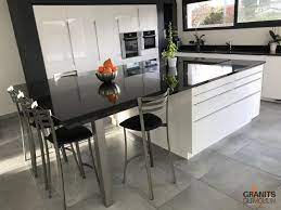 cuisine granit noir zimbabwe poli plan de travail granit granit noir granit