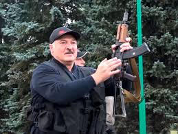 Aljaksandr ryhorawitsch lukaschenka ist ein weißrussischer politiker und seit 20. Belarus Demonstrationen Am Wochenende Prasident In Kampfmontur Manager Magazin
