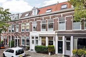 Midden in de haarlemse kleverparkbuurt gelegen ruime, lichte en karakteristieke bovenwoning (99m2) met heerlijk dakterras (12,5m2). Woning Wouwermanstraat 3 Haarlem Oozo Nl