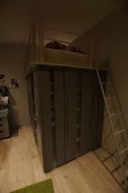 Ich Biete Ein Vom Schreiner Gebautes Hochbett Welches Auf Einem Begehbaren Kleiderschrank Hochbett Mit Beg Begehbarer Kleiderschrank Kleiderschrank Schrank