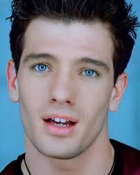 Hayden Christensen is so handsome like an angel. His eyes are blue like  sky, his hair are blonde-brown like the sun rays. His smile is sweet