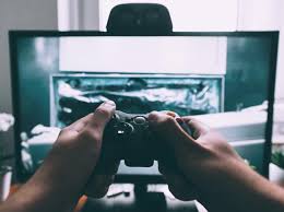 Elegir un juego o aprender a jugarlo puede ser una experiencia sobrecogedora para quien no esté familiarizado. Vives Con Un Gamer Aprende A Jugar Esta Partida Mujerhoy Com