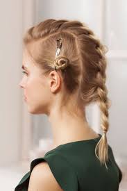 Wie dieser look schritt für schritt mit etwas übung. Frisuren Haare Hochstecken Frisuren Zum Nachstylen Brigitte De