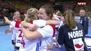 I vår hadde vi ett opplegg med håndballjentene hvor fredrik viste de hvordan de enkelt lager fisk og sjømat. Vg Vi Heier Pa Handballjentene Youtube