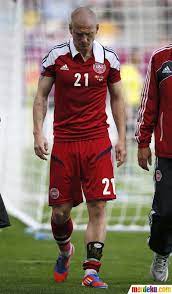 Gelandang Denmark Niki Zimling Ditarik Keluar Dan Diganti Oleh J Poulsen Menyusul Cedera Yang Ia Dapat Di Menit 16 Denmark Eropa