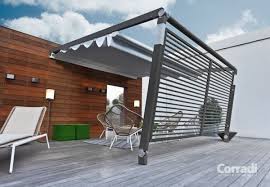 Amenagement Terrasse Avec Auvent Retractable Et Brise Vue Amenagement Terrasse Terrasse Exterieure Idee Deco Terrasse