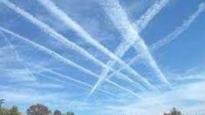 Bildergebnis für kondensstreifen lösen sich nicht auf