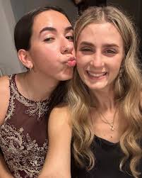 to another year filled with love, family, music, friendship and travel✨  2023 has been the best year yet! i met the most wonderful group of friends  that i call family now👨‍👩‍👧‍👦🫶🏻, another