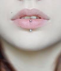 Piercings Sexies Que Me Haria Si No Fuera Tan Chillona Vertical Labret Piercing Piercings Labret Lip Piercing